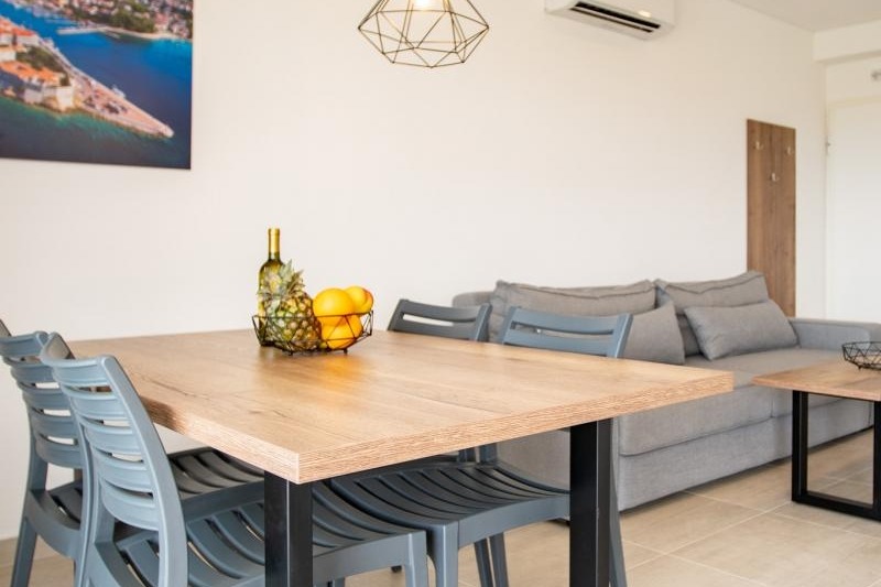 Apartment 6