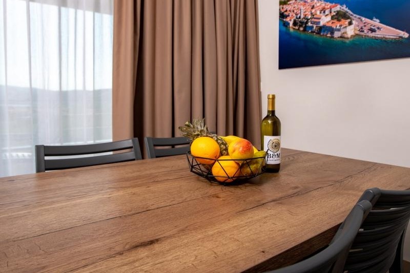 Apartment 6