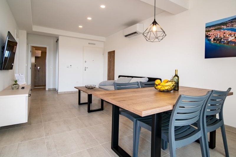Apartment 5